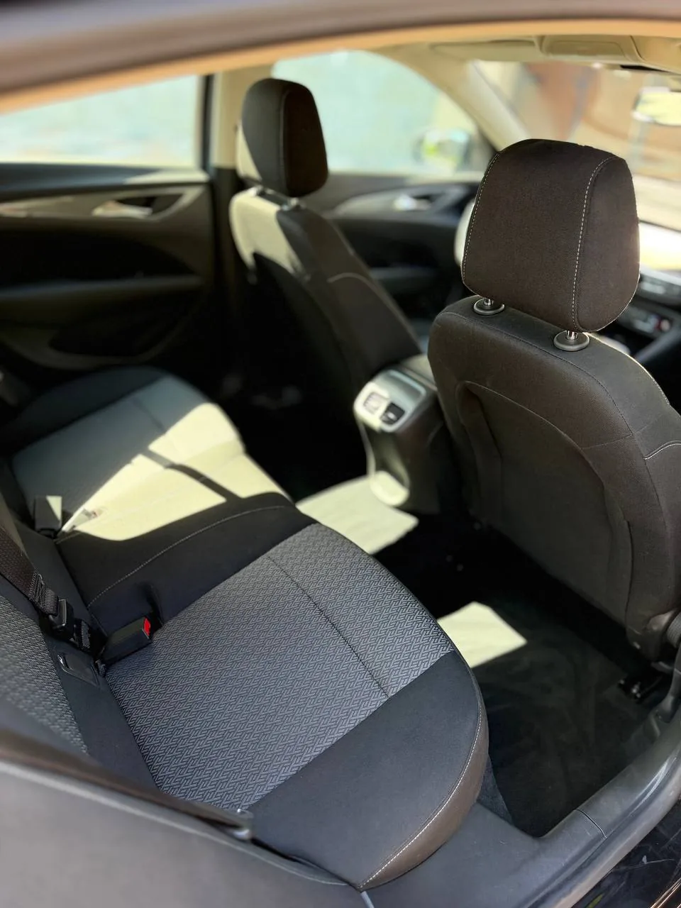 Opel Insignia 1.6 Diesel 2018 foto 9