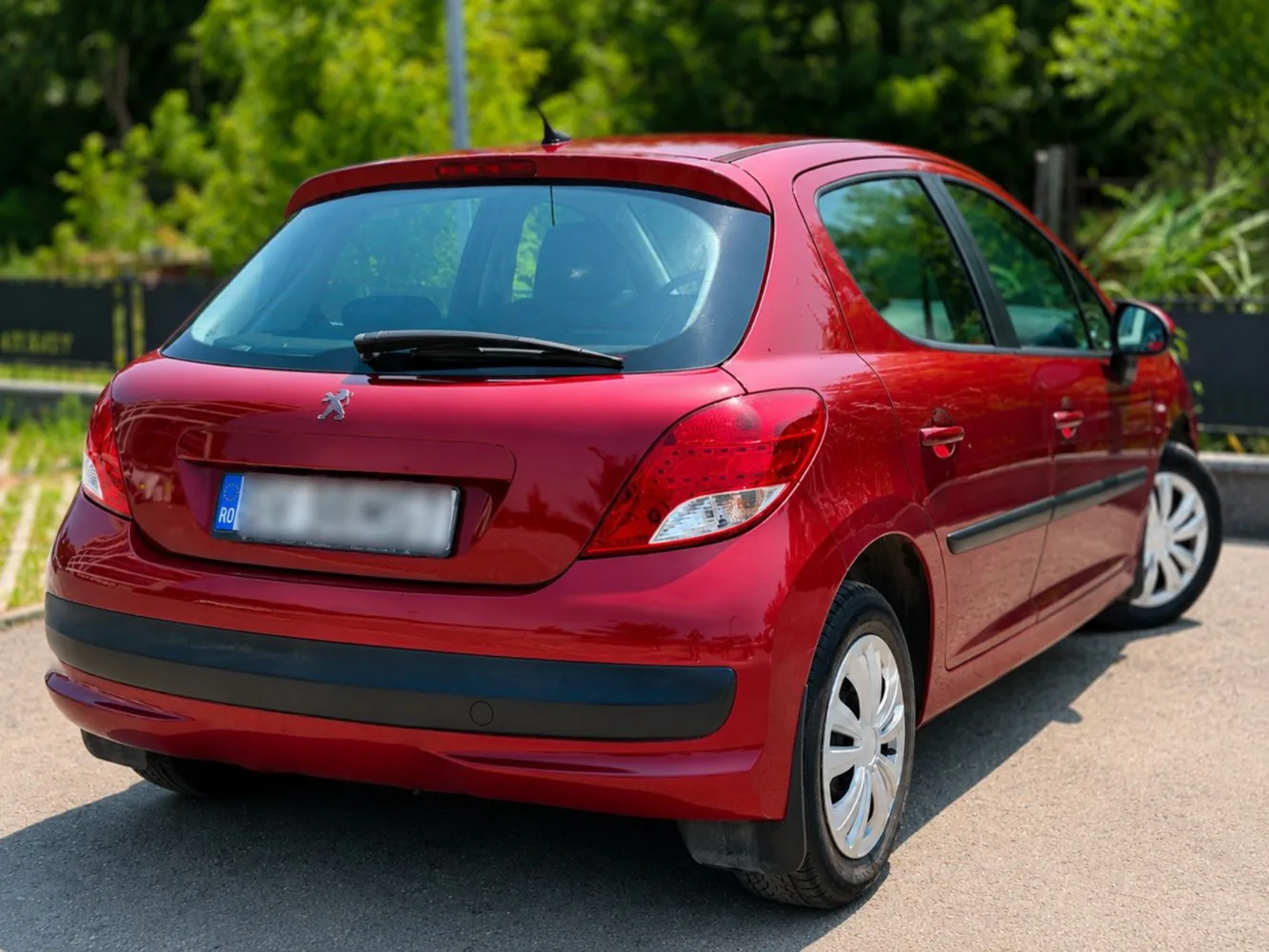 Peugeot 207 2011 roșu exterior spate Iași