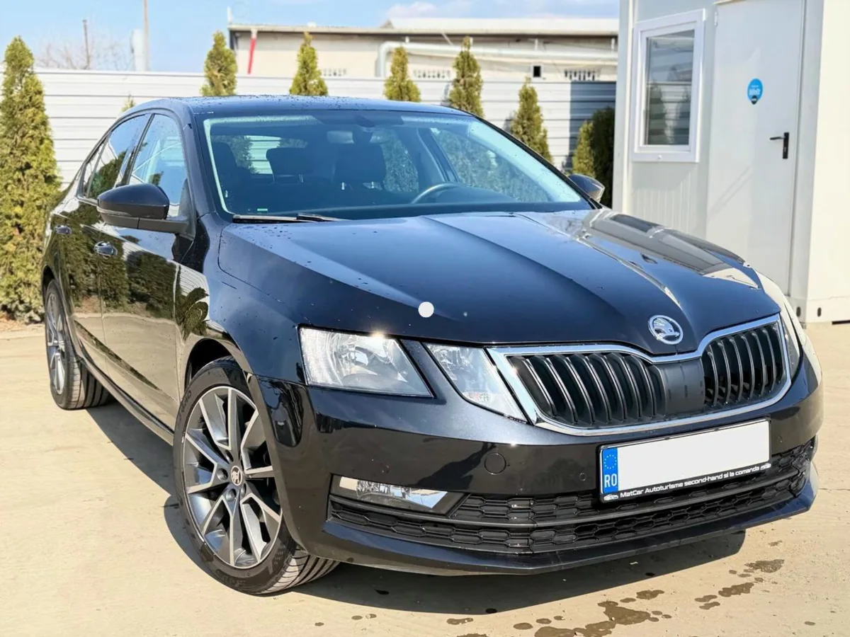 Skoda Octavia 2020 neagră exterior față lateral Iași