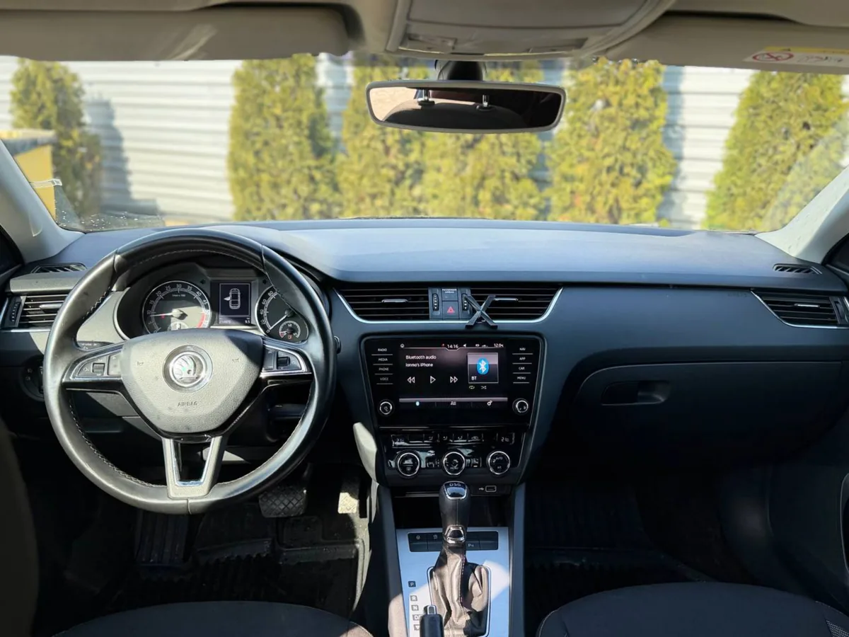 Skoda Octavia 2020 interior bord DSG